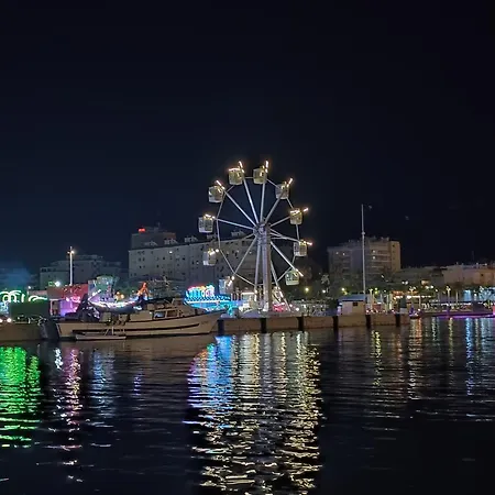 Mare De Deu, Familias Y Mayores De 25 Anos En El Grao De Gandia-playa *